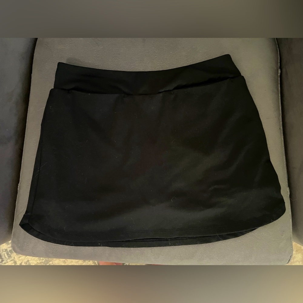 Girls black activewear skirt